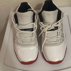 Jordan 11 cherries kids size 5Y, used good condition